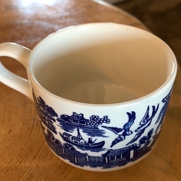 Vintage Churchill Blue Willow Ware set of 4 Tea Cups - Picture 9 of 14